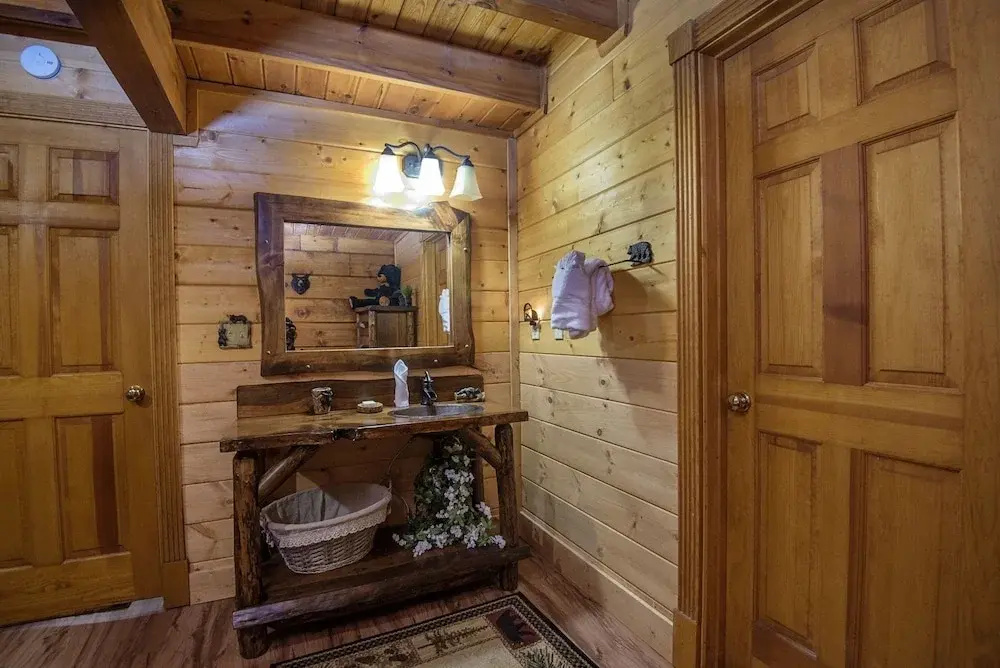 ER51 - Natures Grace Retreat - Great location, Close to all the action! cabin