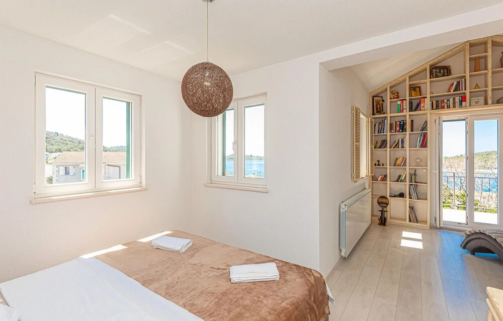 2 Bedroom Beautiful Home In Rogoznica