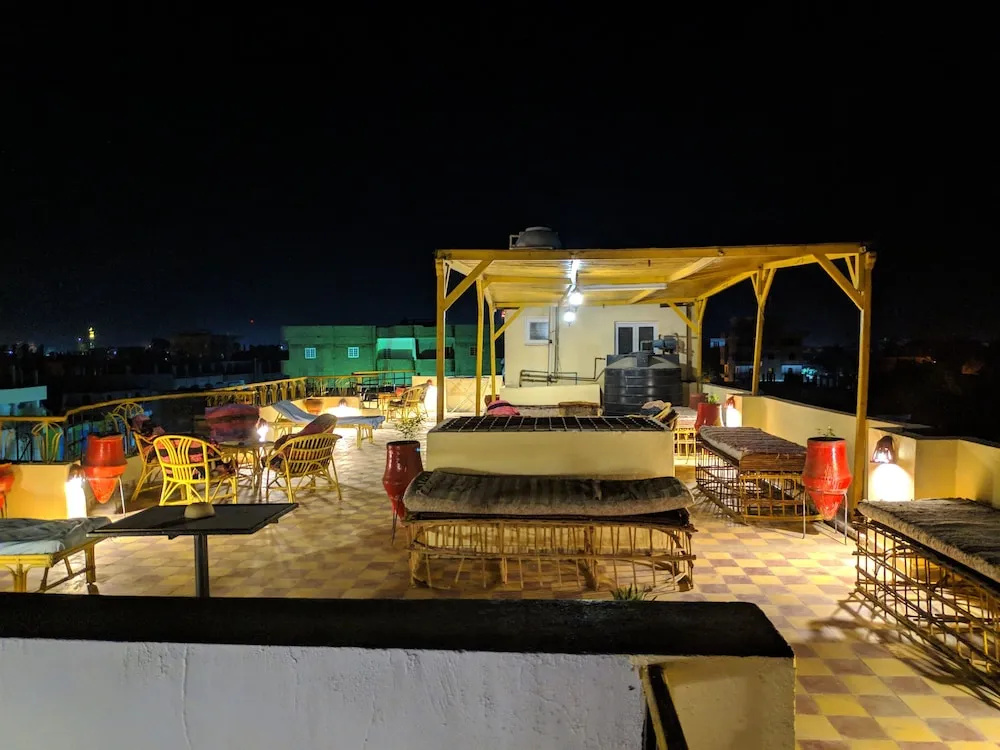 Elphardous Hotel
