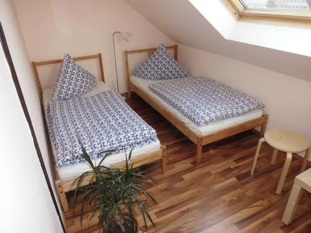 Sehr-schoene-4-Raum-Maisonette-Fewo-mit-100qm-zentral-preiswert-T9