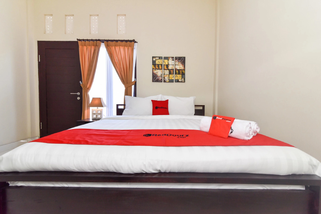 RedDoorz Plus near Jalan Imam Bonjol Denpasar