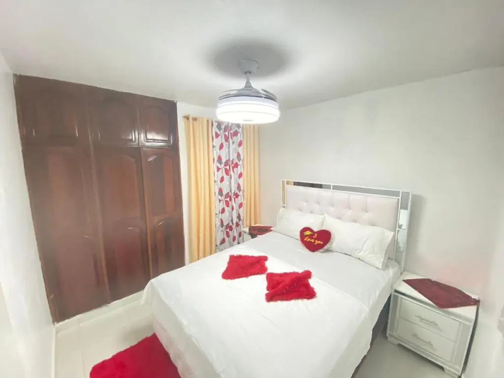 9 Santiago Monumental Area Cozy 3 bedrooms - WIFI- Air Conditioner- Apartment for 7 peoples - close to all kind the business around and transportation 24 hours to visit the city