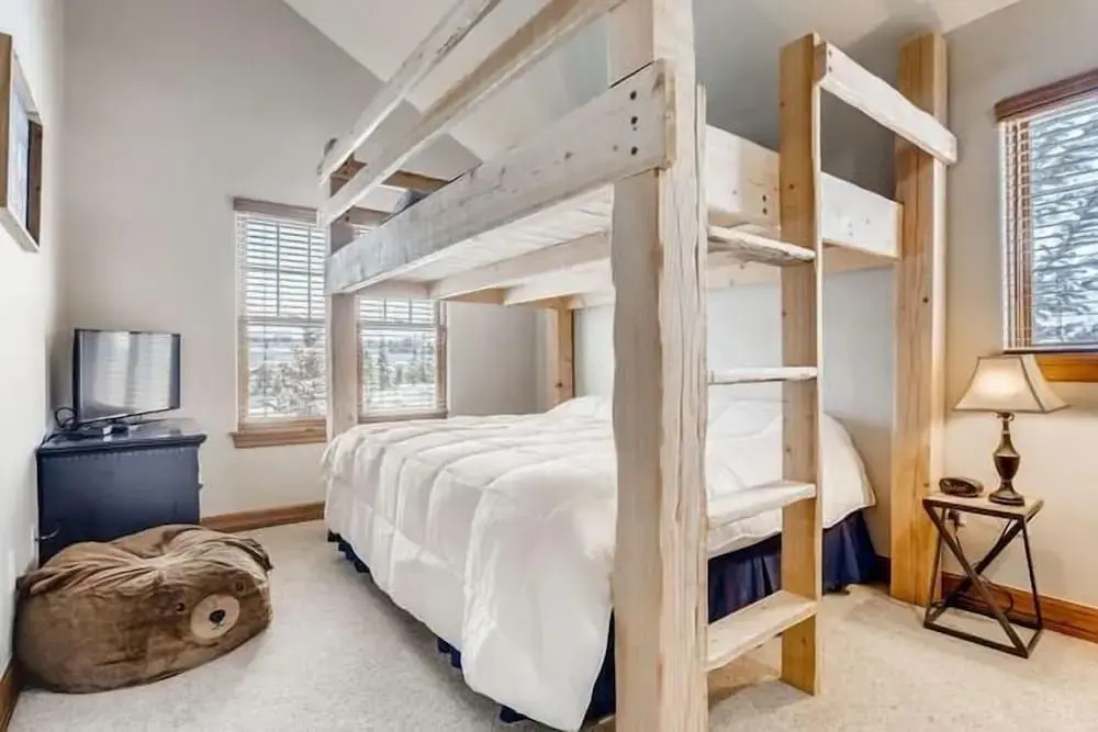 Private Hot Tub, Mountainscape Chalet! Family Paradise! 2 Bedroom Home by RedAwning