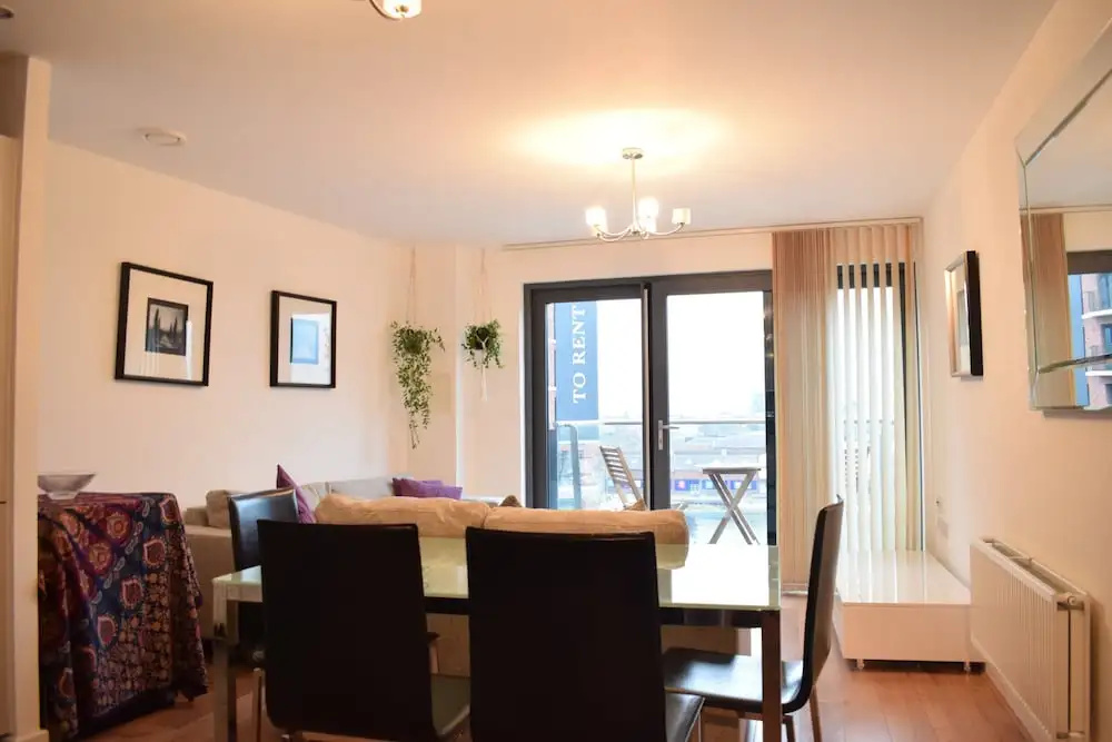 Modern 2 Bed Flat With Balcony in Canada Water