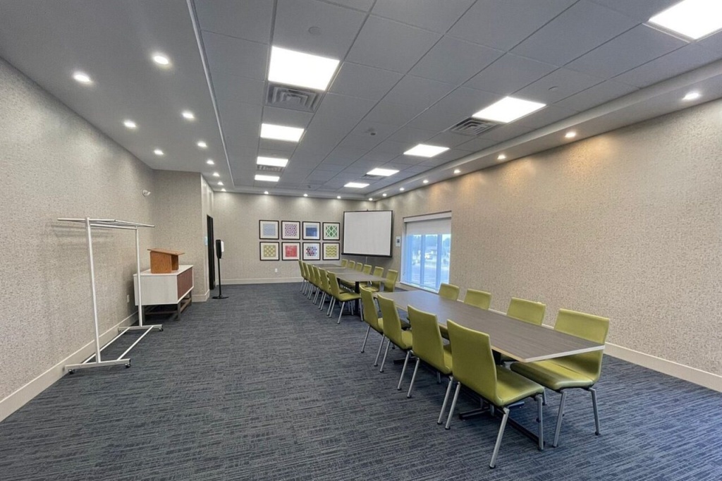 Holiday Inn Express - Fall River North