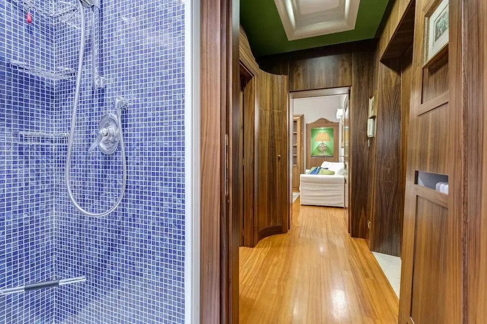 Pantheon Antique Suite