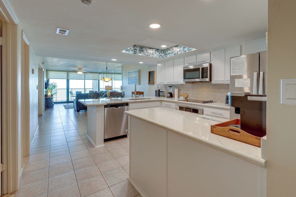 2BR Gulf-view Resort Condo: Suntide III - Unit 607