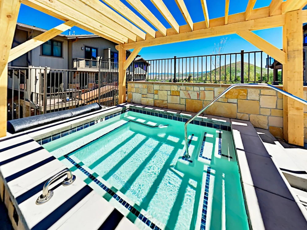 Blackstone Townhouse Unit #2A 2 Bedrooms 2.5 Bathrooms Townhouse