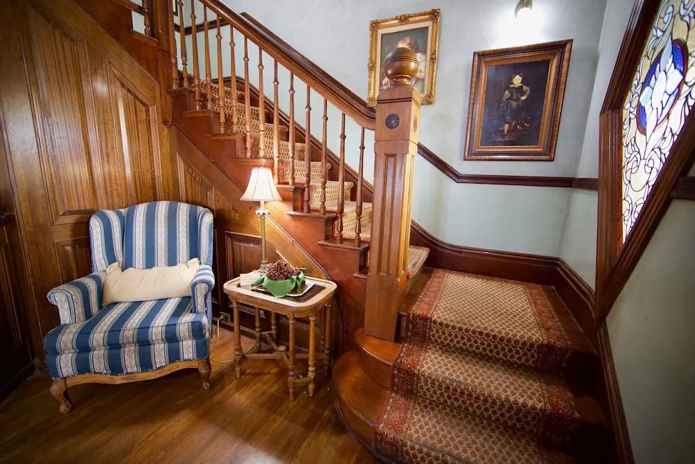 Irwin Street Inn