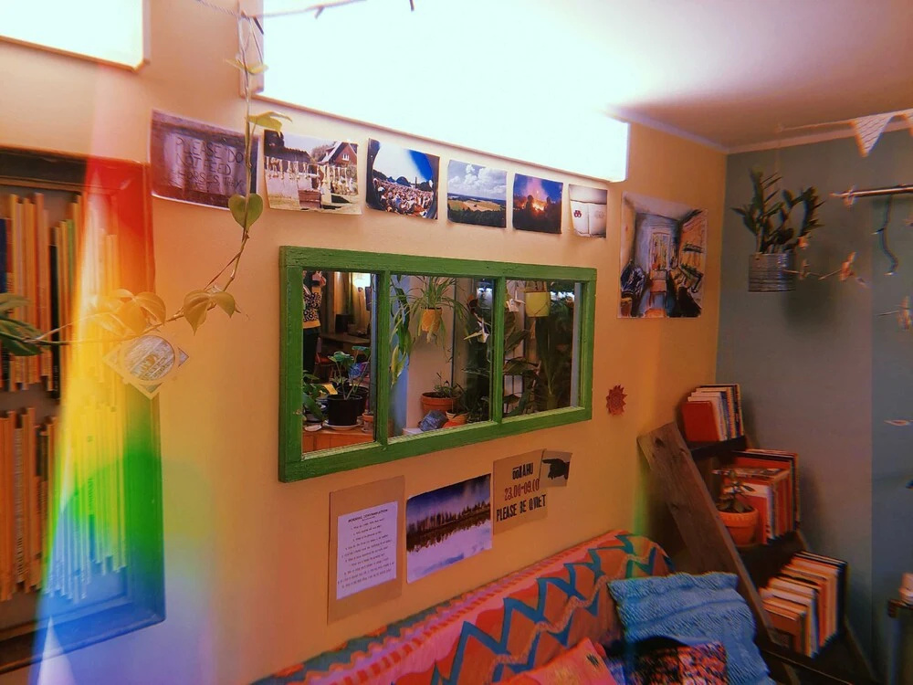 Looming Hostel