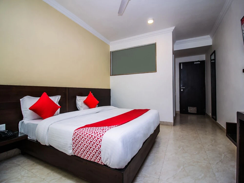 Raj Shikhar Hotel