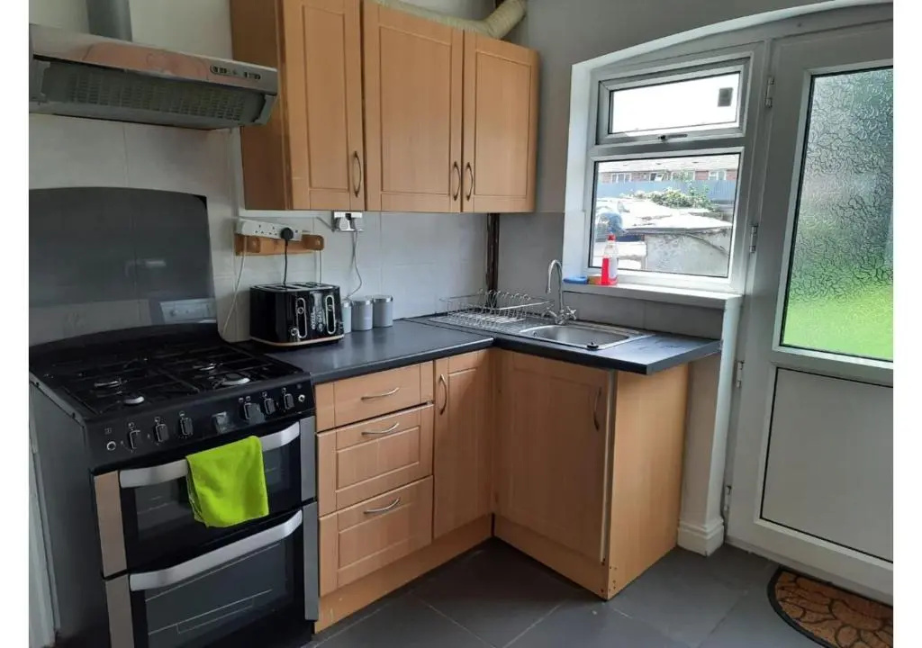 CIean and cozy quiet 3 bedroom house close to NEC and Heartland Hospital best for contractors or families