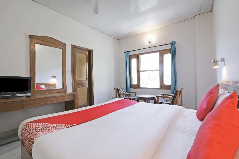 OYO 22122 Hotel Falcon Crest