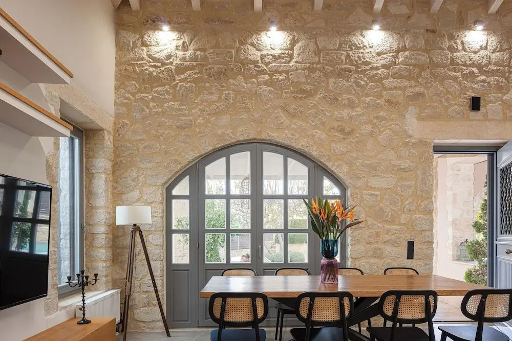 Artemis Apollonas Villa