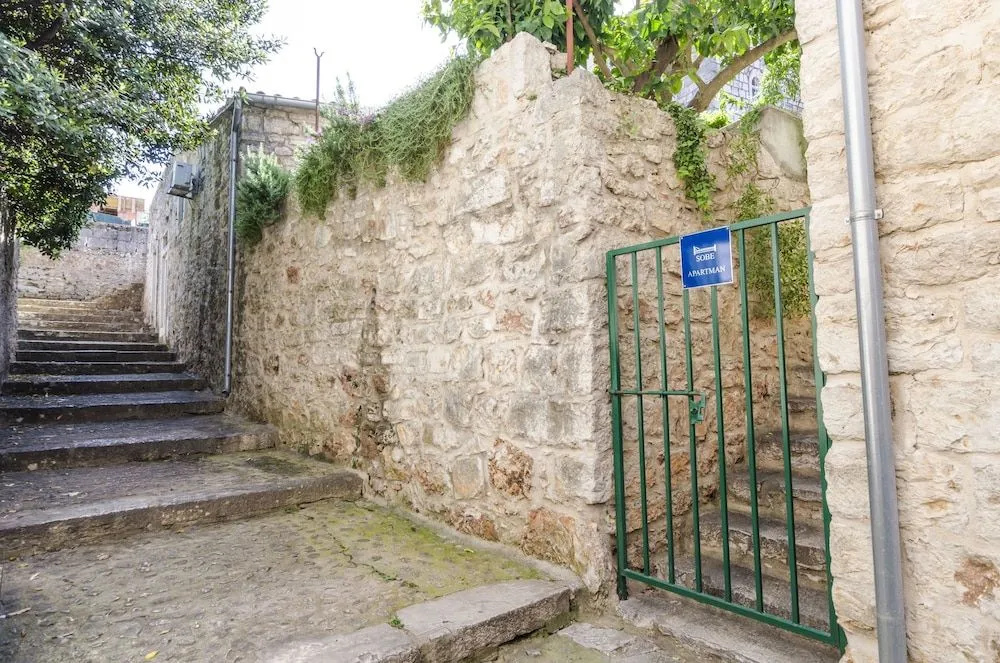 Apartments and Room Lucijo