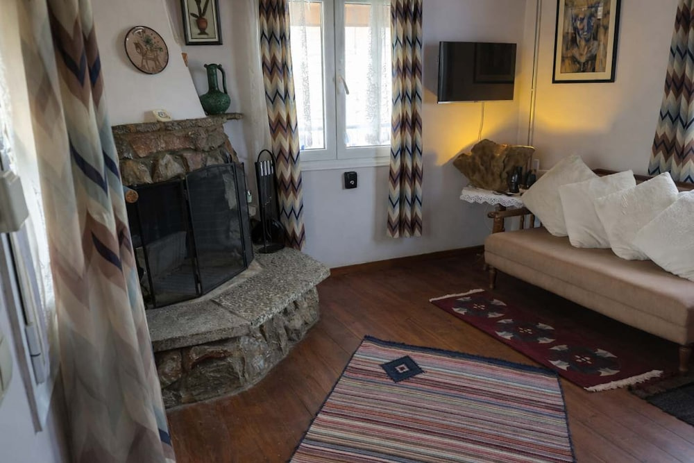 Villa Dorothy - Mountain View Retreat, Polydrosos