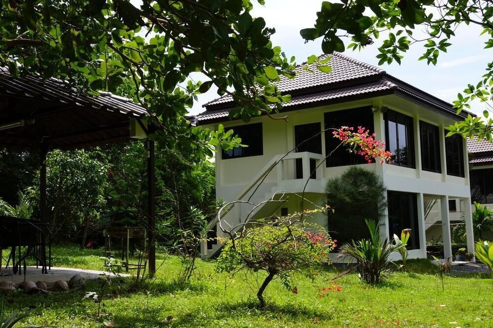Twin Villas Apartment with Swimming Pool for 2 houses