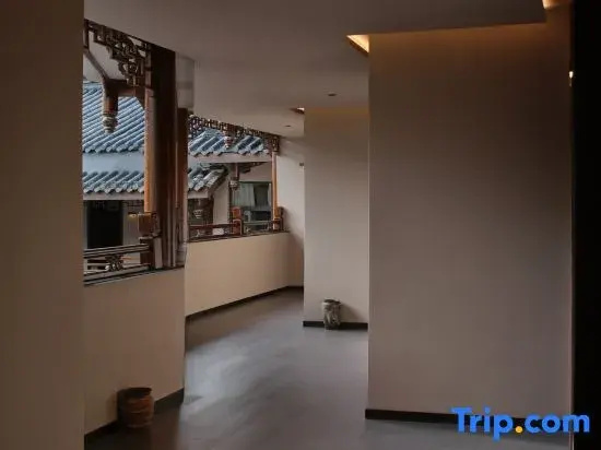 Qingcheng Houshan Huaguan Mountain Villa