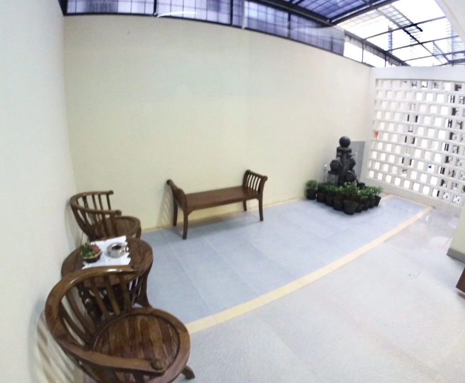 Padma Laguna Guest House