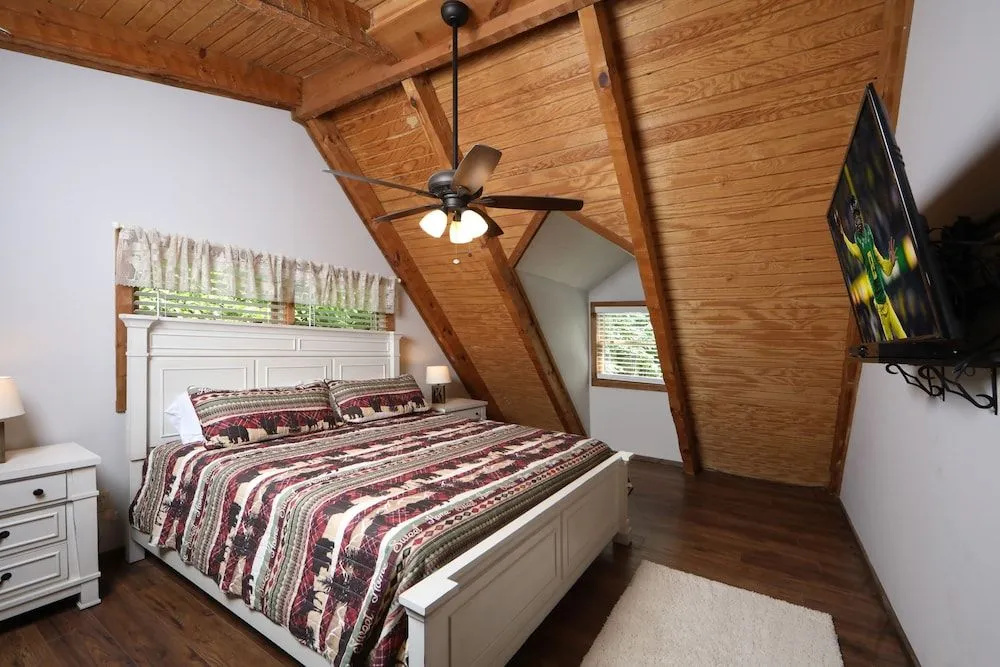 Bear Trails - Two Bedroom Cabin