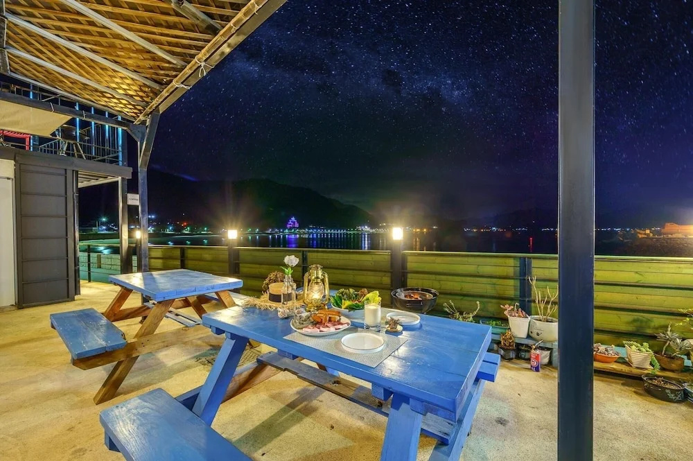 Namhae Dalddenuenbada Pension