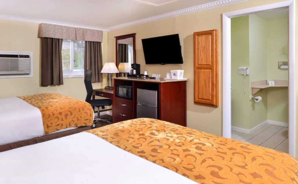 Red Carpet Inn and Suites - Cheshire