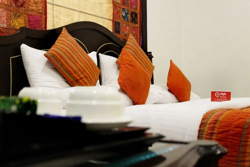 OYO 557 Hotel Lavish Inn
