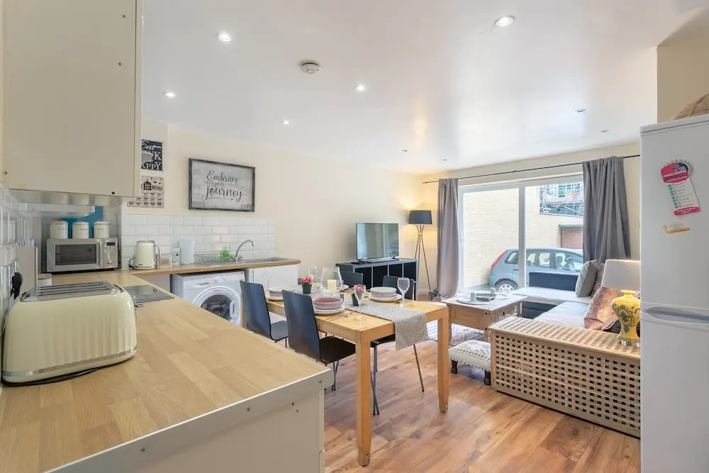 Stylish 4 Bedroom Property in East London