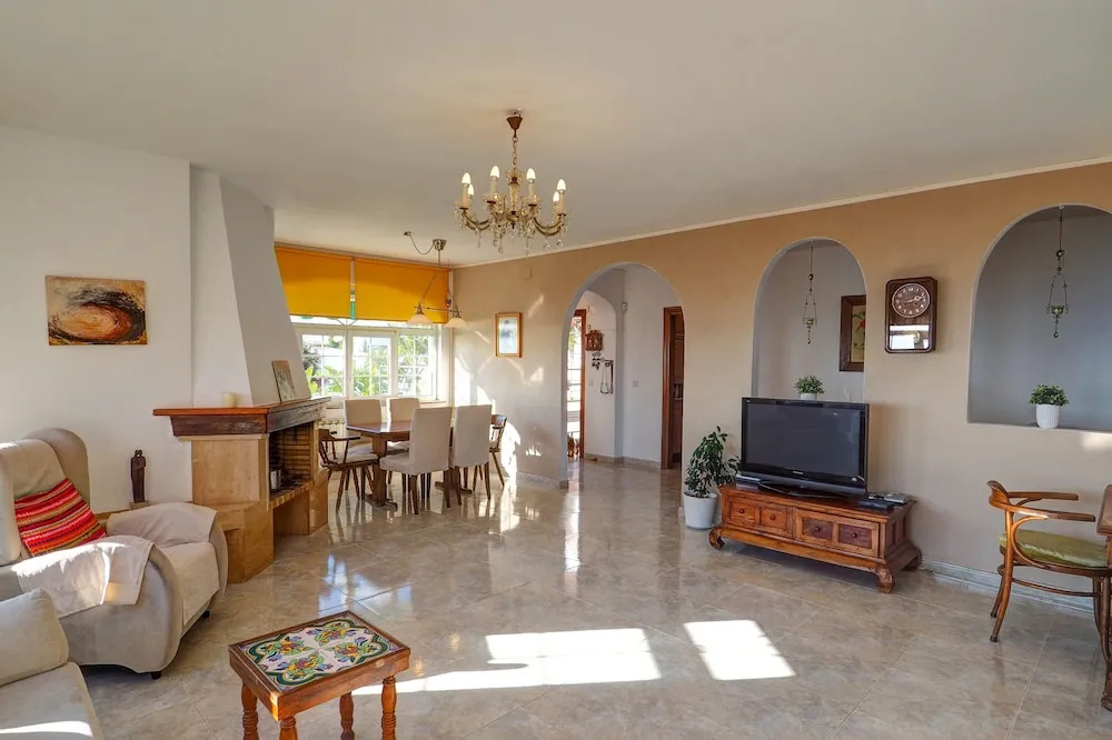 Property with amazing sea view and pool