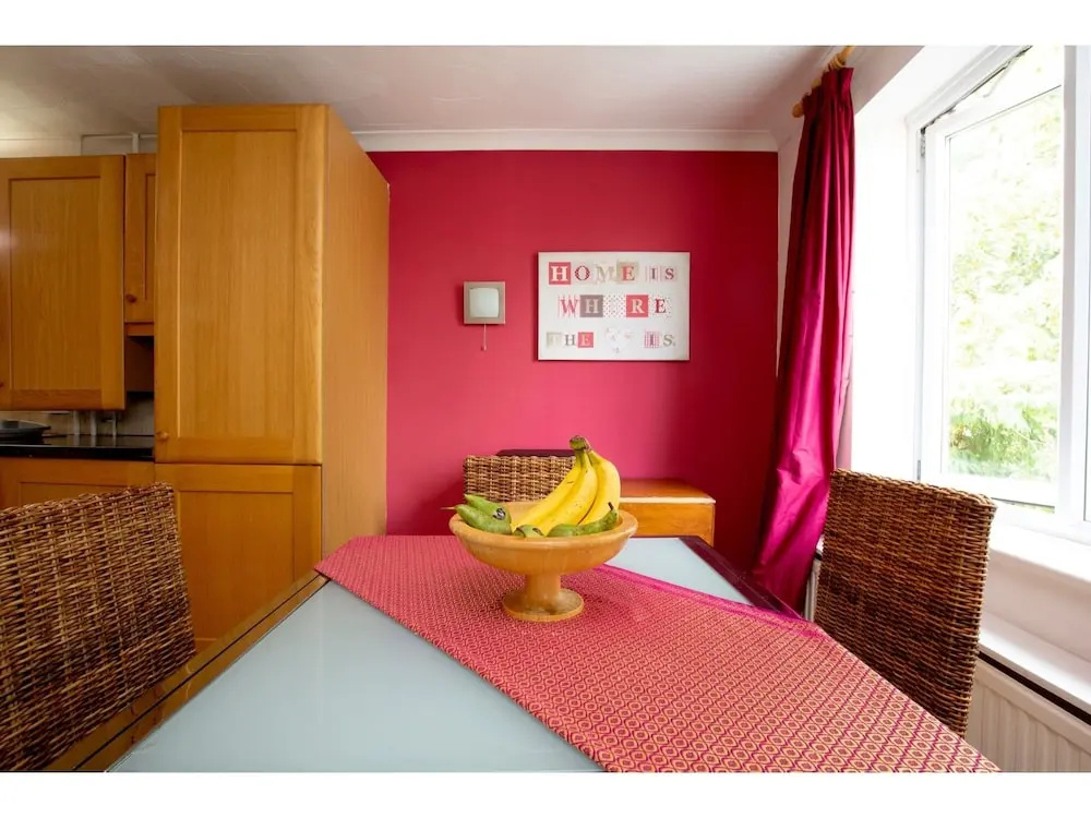 Sunny Summertown Apartment for 3 With Parking