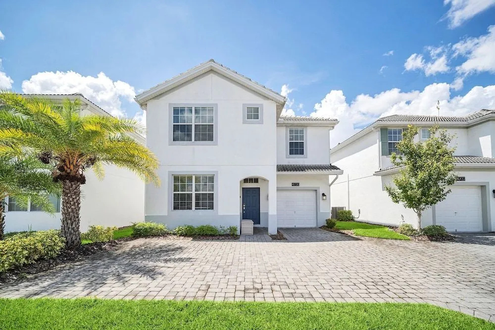 Gorgeous, Modern Home W/private Pool!