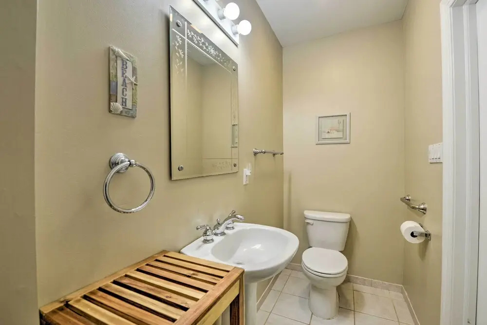Wildwood Townhome w/ Patio: 1 Block To The Beach!