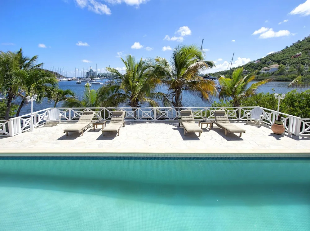 Villa Coralita 4 Br villa by RedAwning