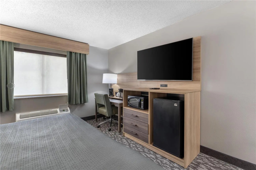 Best Western PLUS Executive Inn