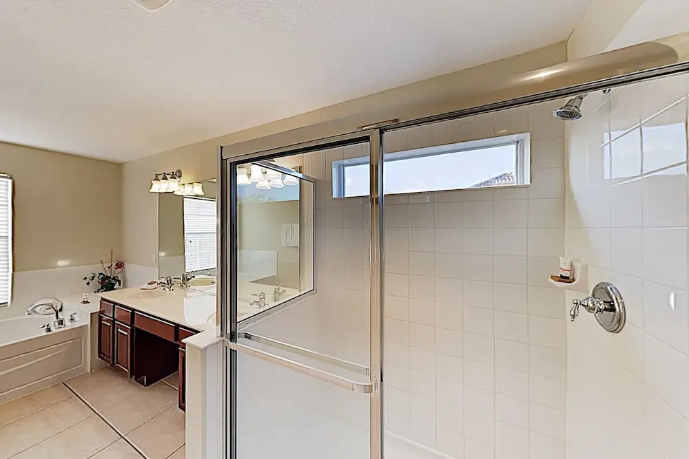 Windsor Hills Oasis: Private Pool, Spa & Game Room 6 Bedroom Home
