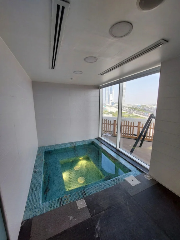 Brand New Modern Studio, Burj Khalifa View Pool