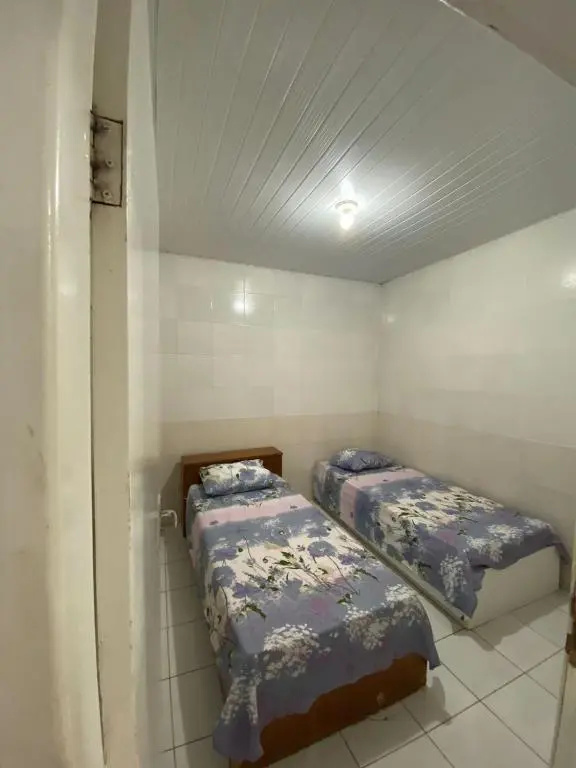Casa em residencial, mobiliada para temporada.