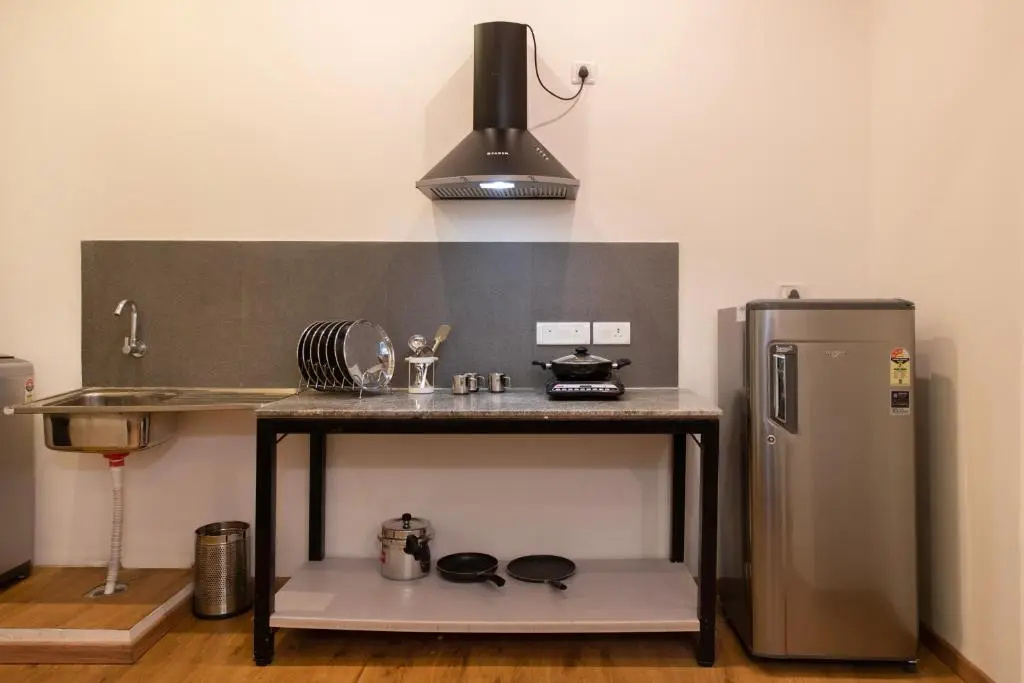 Convastay Prestige- Near Apollo Hospital & US Consulate