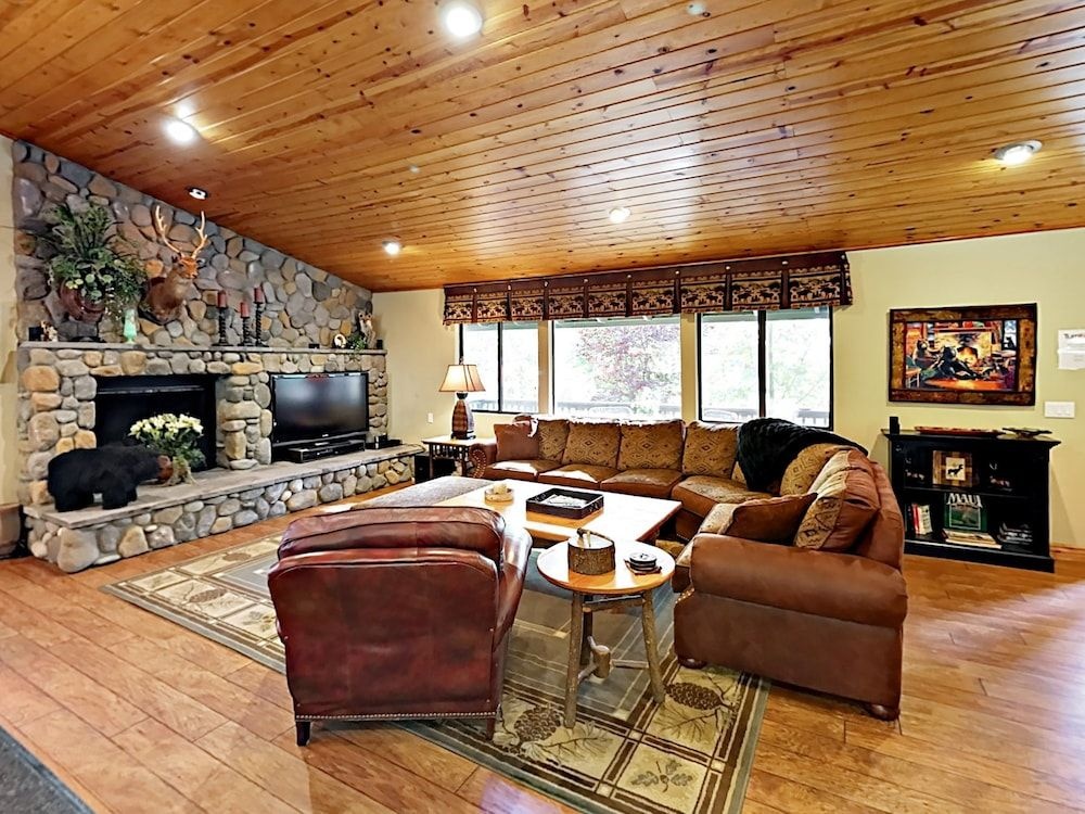 143 Eagle Drive Home - 3 Br home by RedAwning