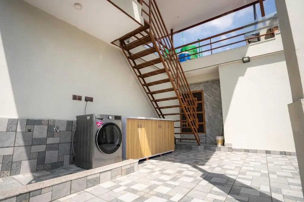 House of Forrest, Service Apartments