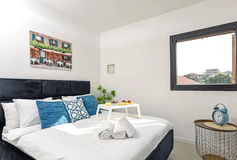 Beachfront w Views to Sea & Old City