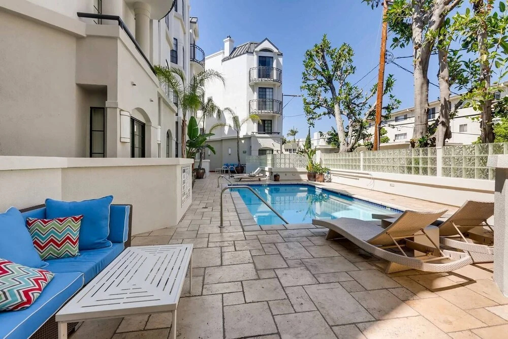 Gorgeous LA LA Land Beverly Hills 2BR - Fast Wifi - Free Parking! (BW2)