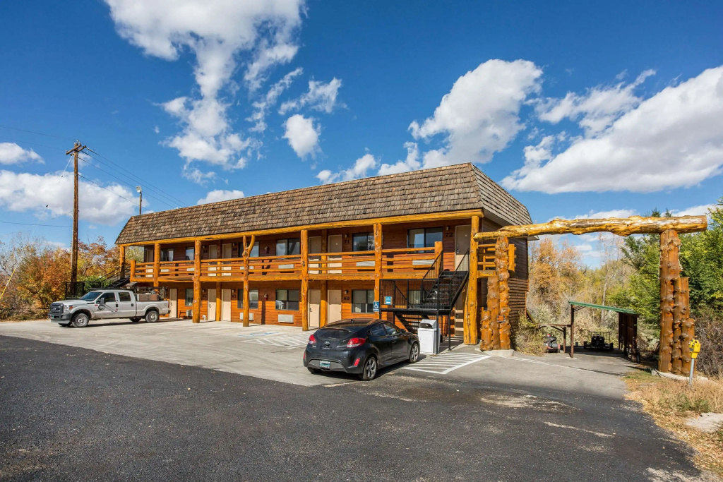 Rodeway Inn Pronghorn Lodge