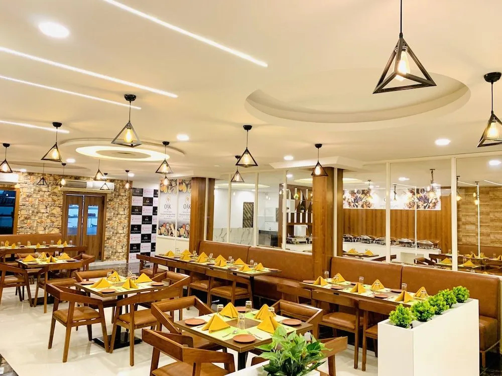 Hotel oak by Maxx Group