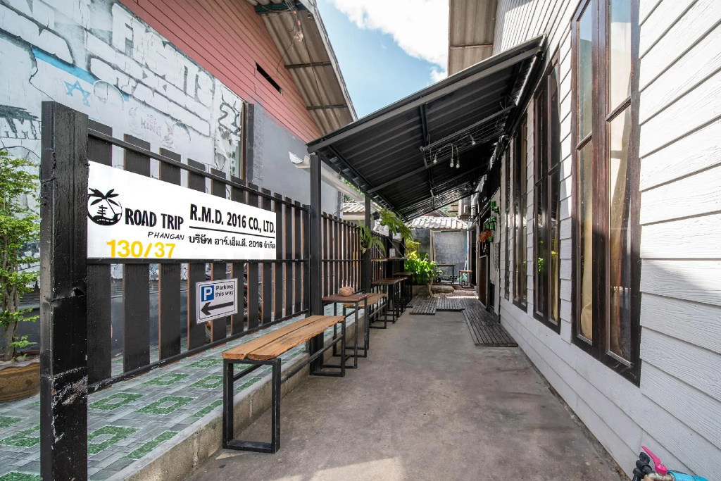 Eclipse Hostel and Bar