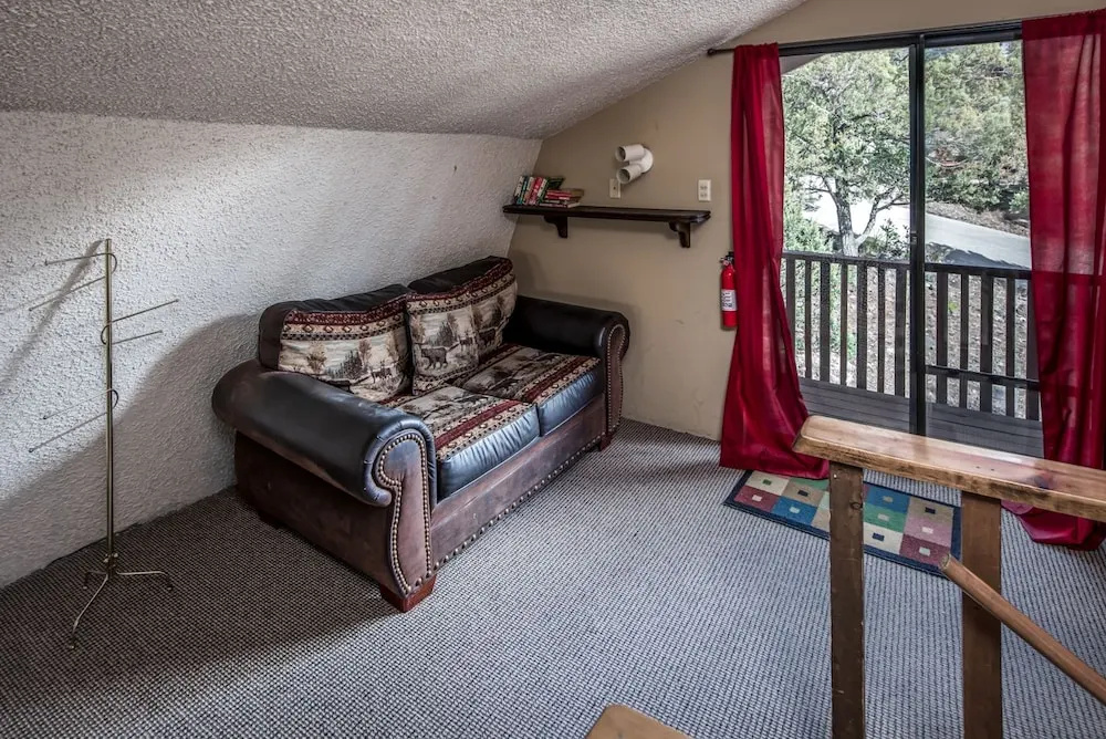 Bear Crossing - Three Bedroom Cabin