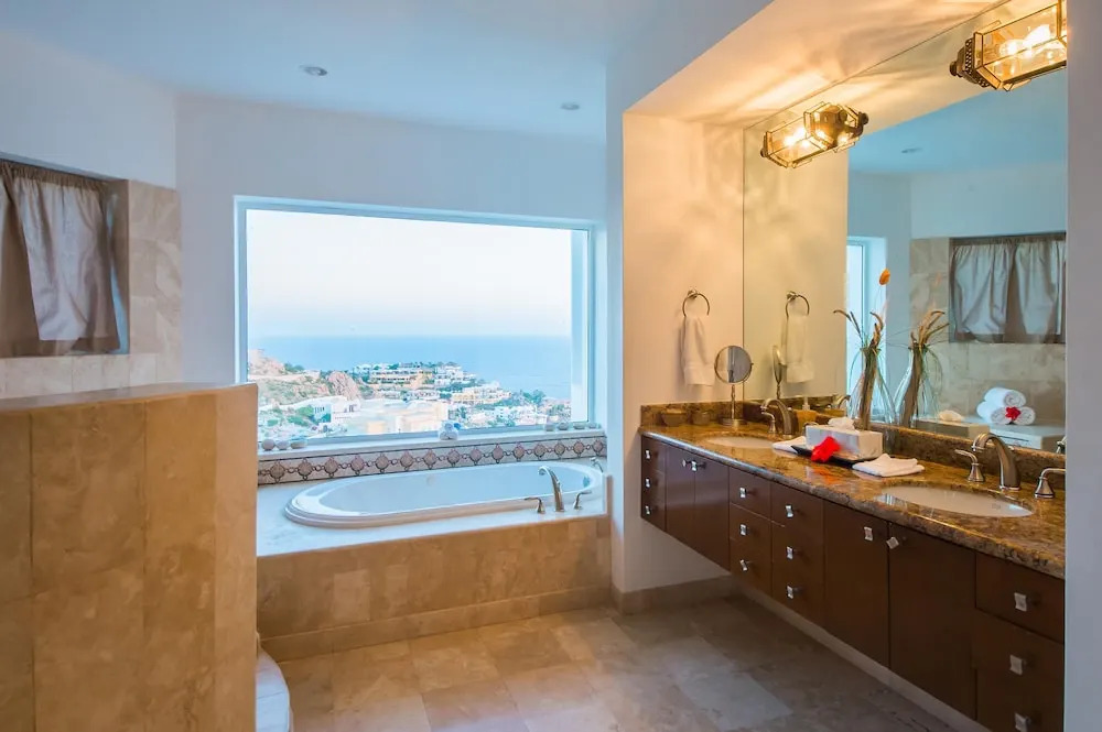 Elegant 6 Bedroom Villa With Amazing Ocean Views: Villa Clara Vista