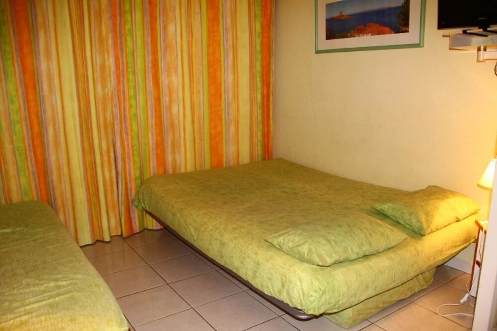 Studio in Saint-raphaël, With Pool Access, Furnished Terrace and Wifi