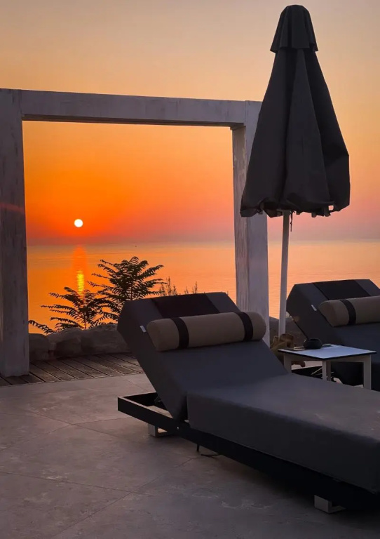 Akrotiri Olympus Luxury Suites