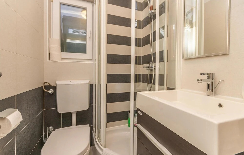 Beautiful Home in Veli Iz With 5 Bedrooms, Wifi and Outdoor Swimming Pool